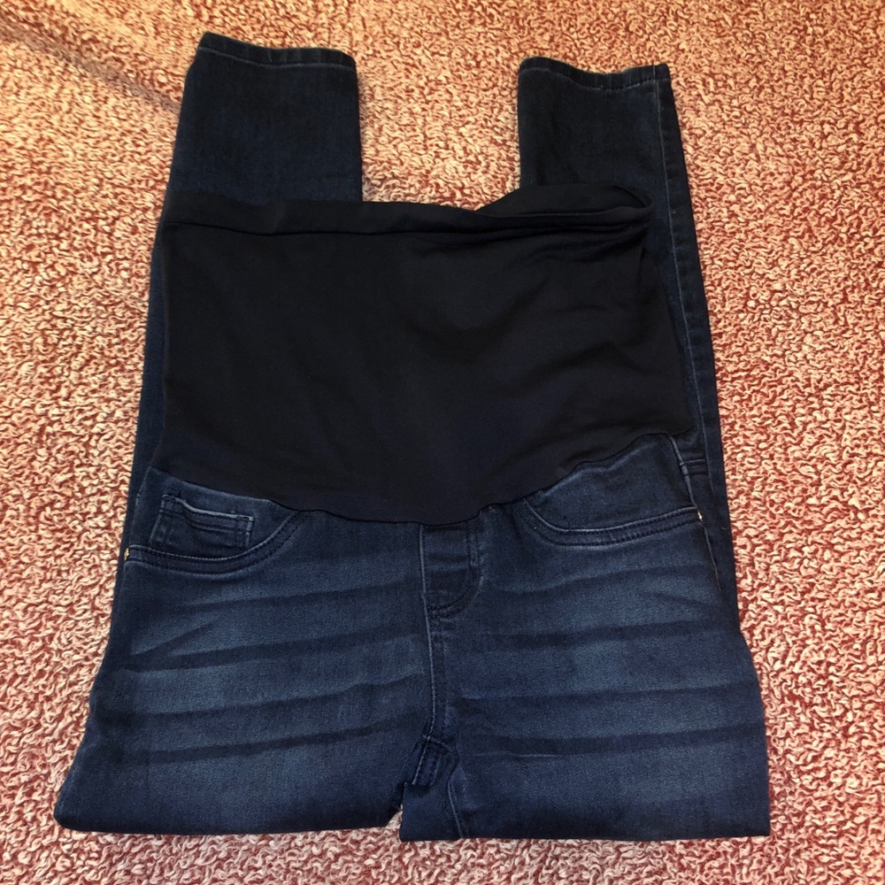 Stretchy, comfy maternity skinny jeans